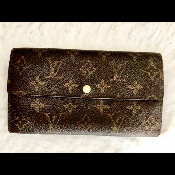 Louis Vuitton Handbags - Authentic Louis Vuitton International Wallet